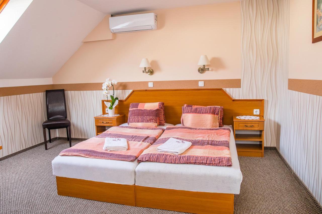 Tinodi Fogado Bed and Breakfast Sárvár Εξωτερικό φωτογραφία