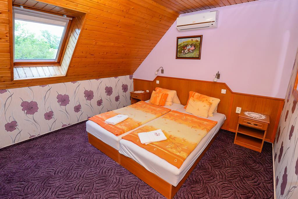 Tinodi Fogado Bed and Breakfast Sárvár Εξωτερικό φωτογραφία