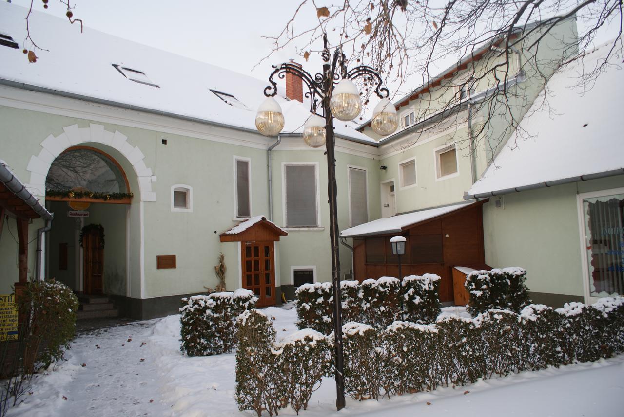 Tinodi Fogado Bed and Breakfast Sárvár Εξωτερικό φωτογραφία